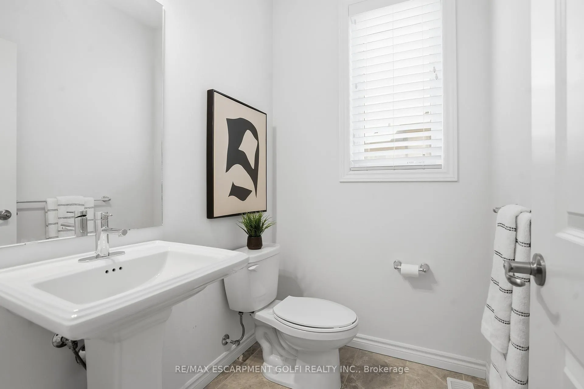 Photo 5 of 4087 Healing Street, Lincoln, Beamsville — HOMEH