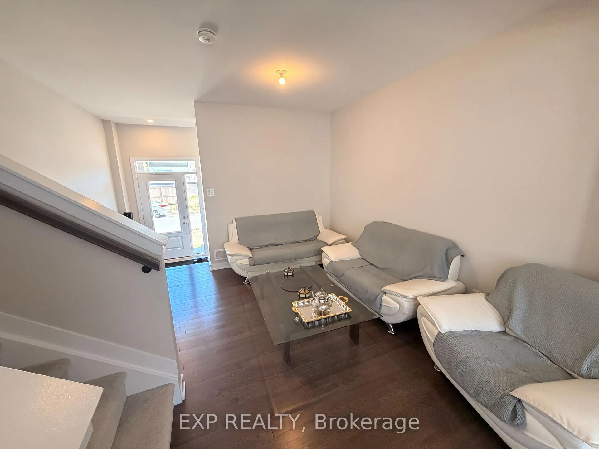 Photo 3 of 16 Tenuto Lane, Ottawa, Mer Bleue/Bradley Estates/Anderson Park — HOMEH