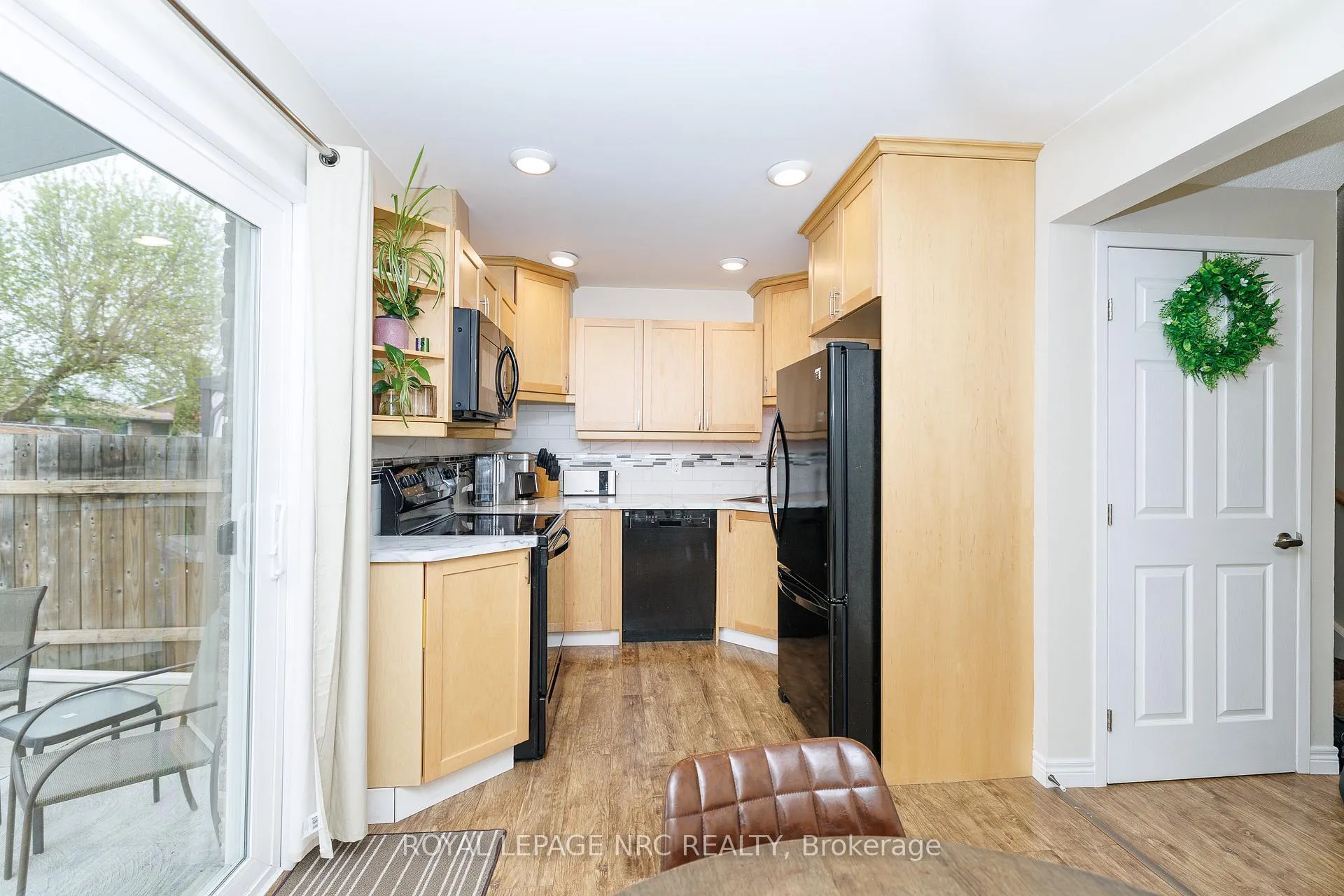 Photo 5 of 32 Dianne Drive, St. Catharines, Secord Woods — HOMEH