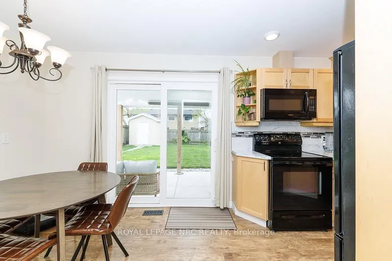 Photo 7 of 32 Dianne Drive, St. Catharines, Secord Woods — HOMEH