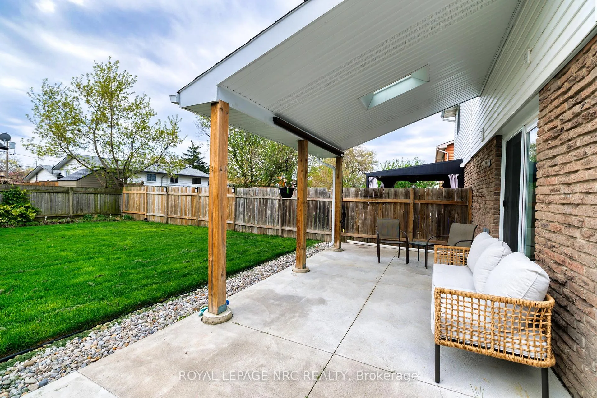Photo 14 of 32 Dianne Drive, St. Catharines, Secord Woods — HOMEH