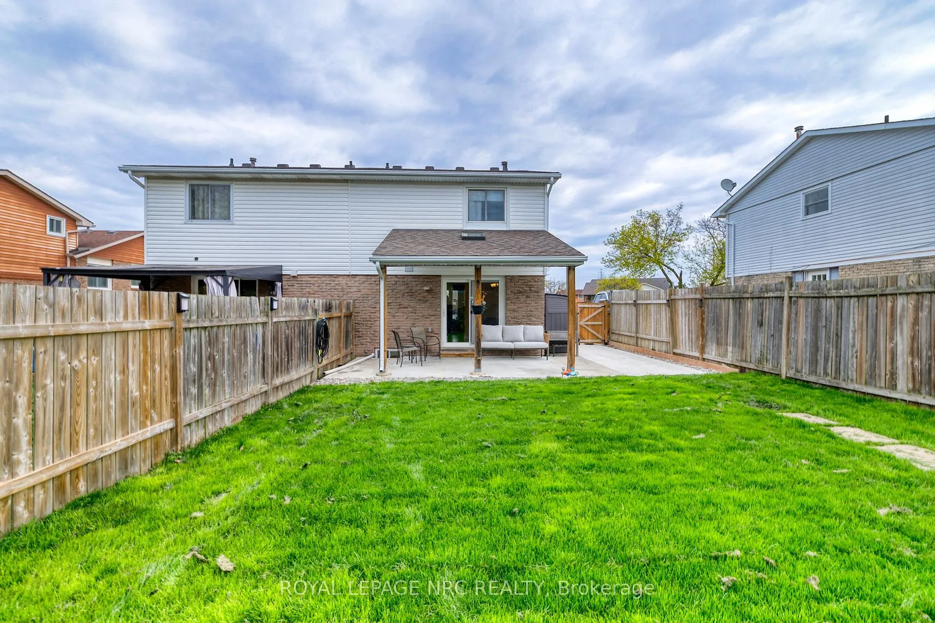 Photo 15 of 32 Dianne Drive, St. Catharines, Secord Woods — HOMEH