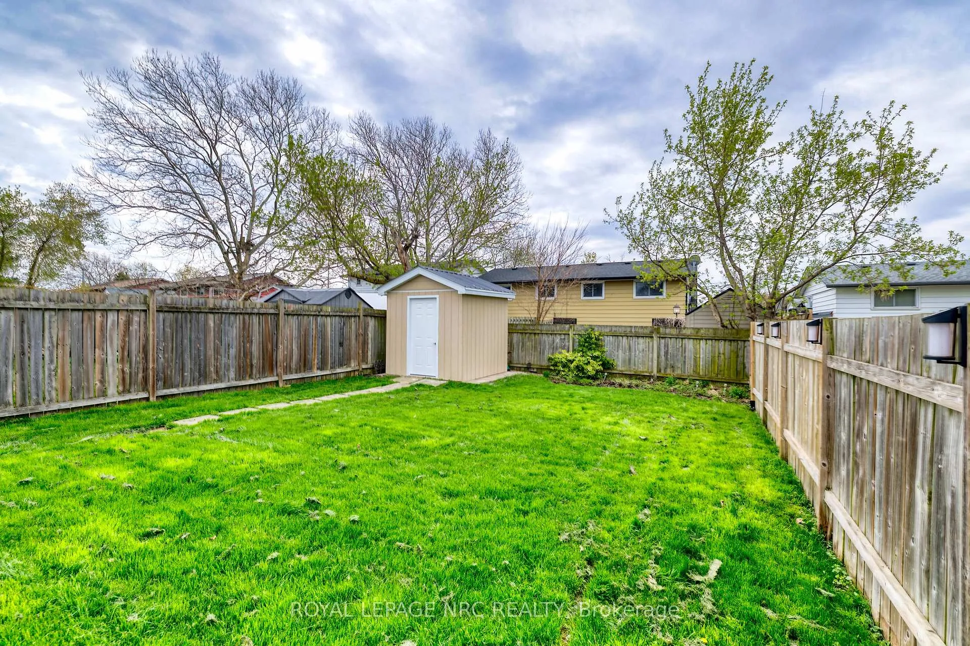 Photo 16 of 32 Dianne Drive, St. Catharines, Secord Woods — HOMEH