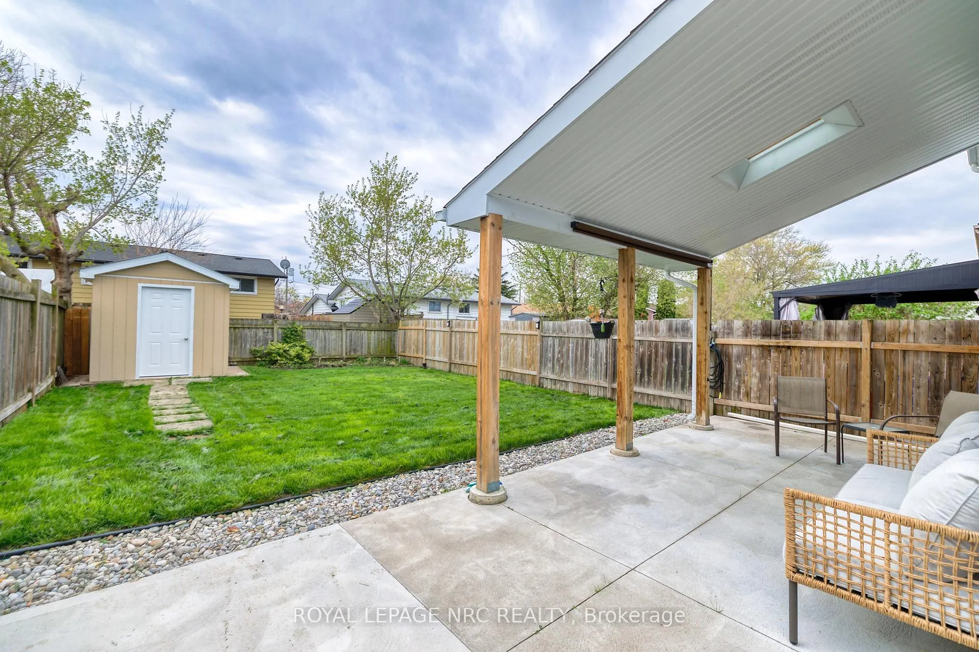 Photo 17 of 32 Dianne Drive, St. Catharines, Secord Woods — HOMEH