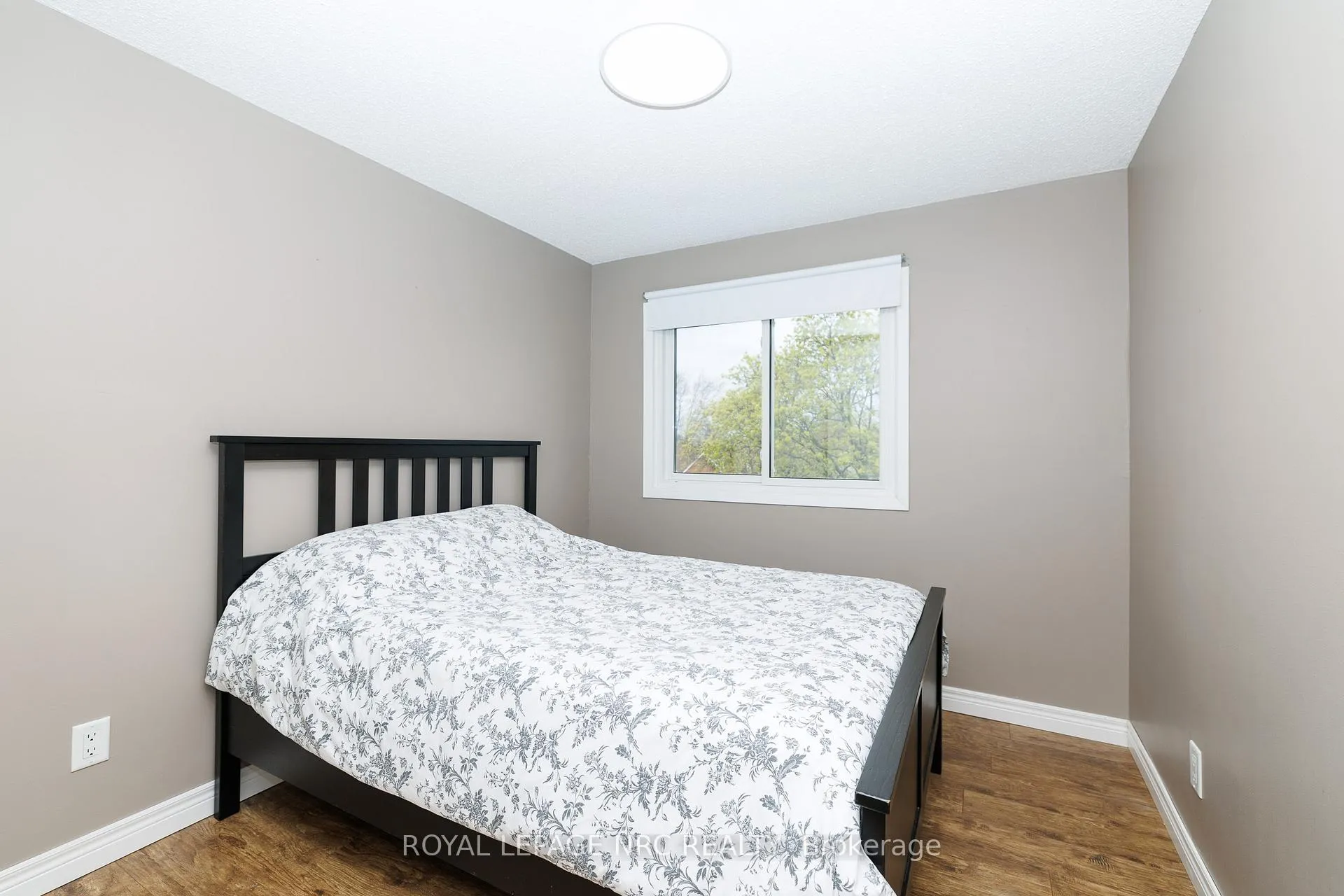Photo 22 of 32 Dianne Drive, St. Catharines, Secord Woods — HOMEH