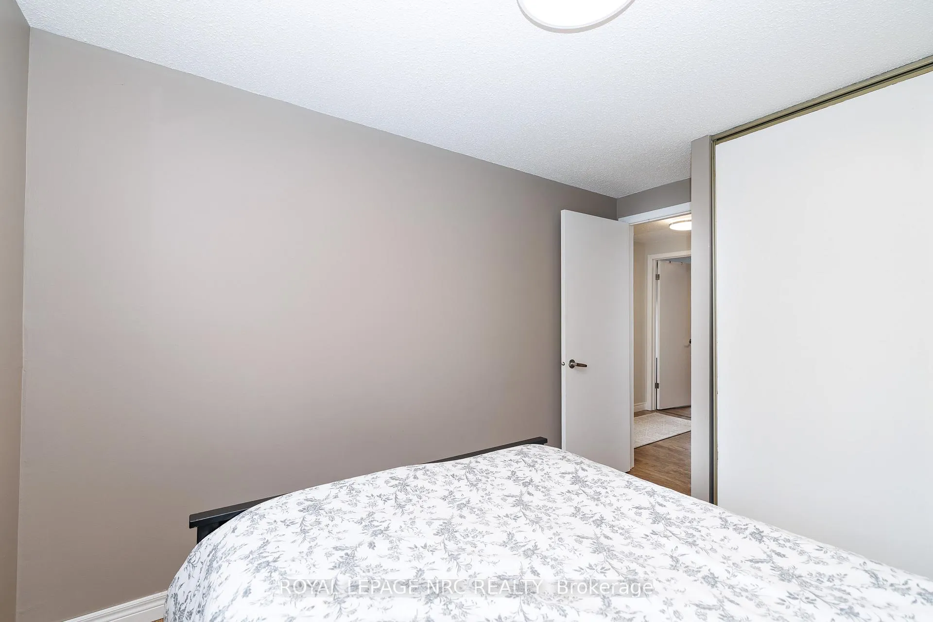 Photo 23 of 32 Dianne Drive, St. Catharines, Secord Woods — HOMEH