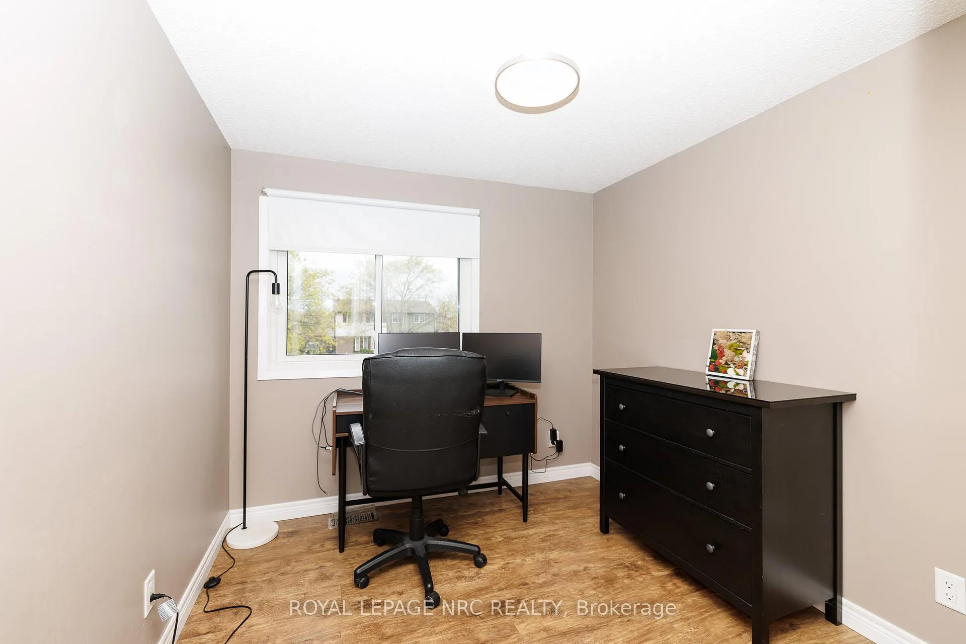 Photo 24 of 32 Dianne Drive, St. Catharines, Secord Woods — HOMEH