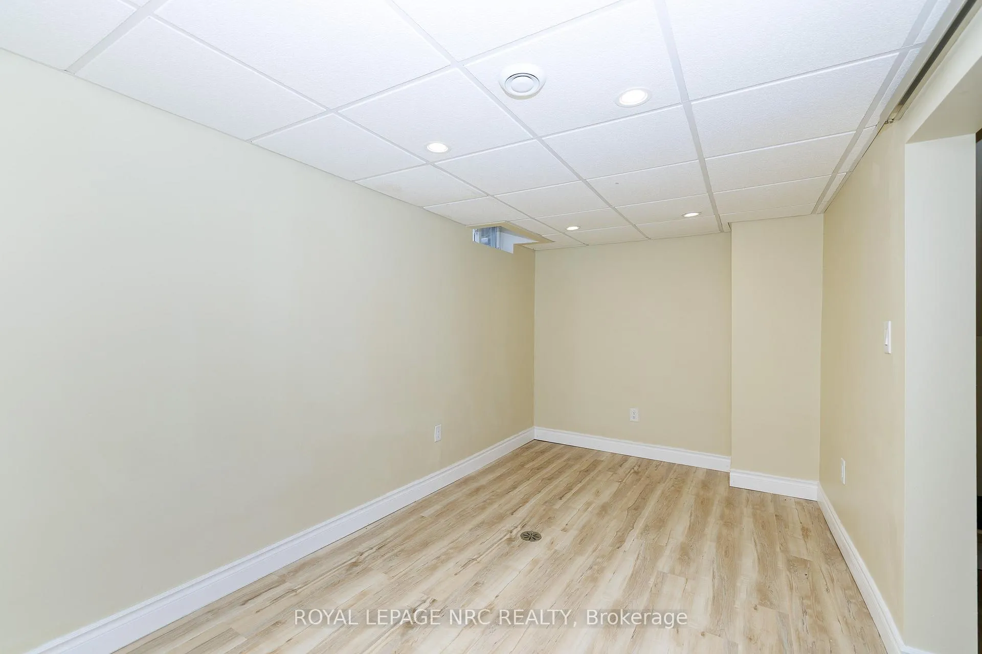 Photo 30 of 32 Dianne Drive, St. Catharines, Secord Woods — HOMEH
