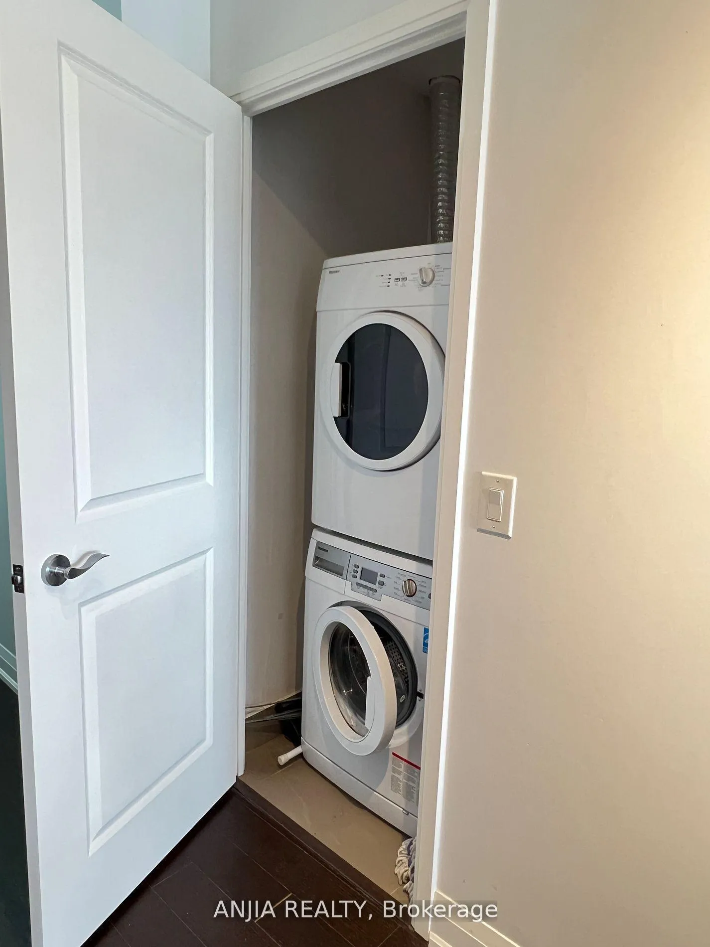 Photo 3 of Unit 1010, 9582 Markham Road, Markham, Wismer — HOMEH