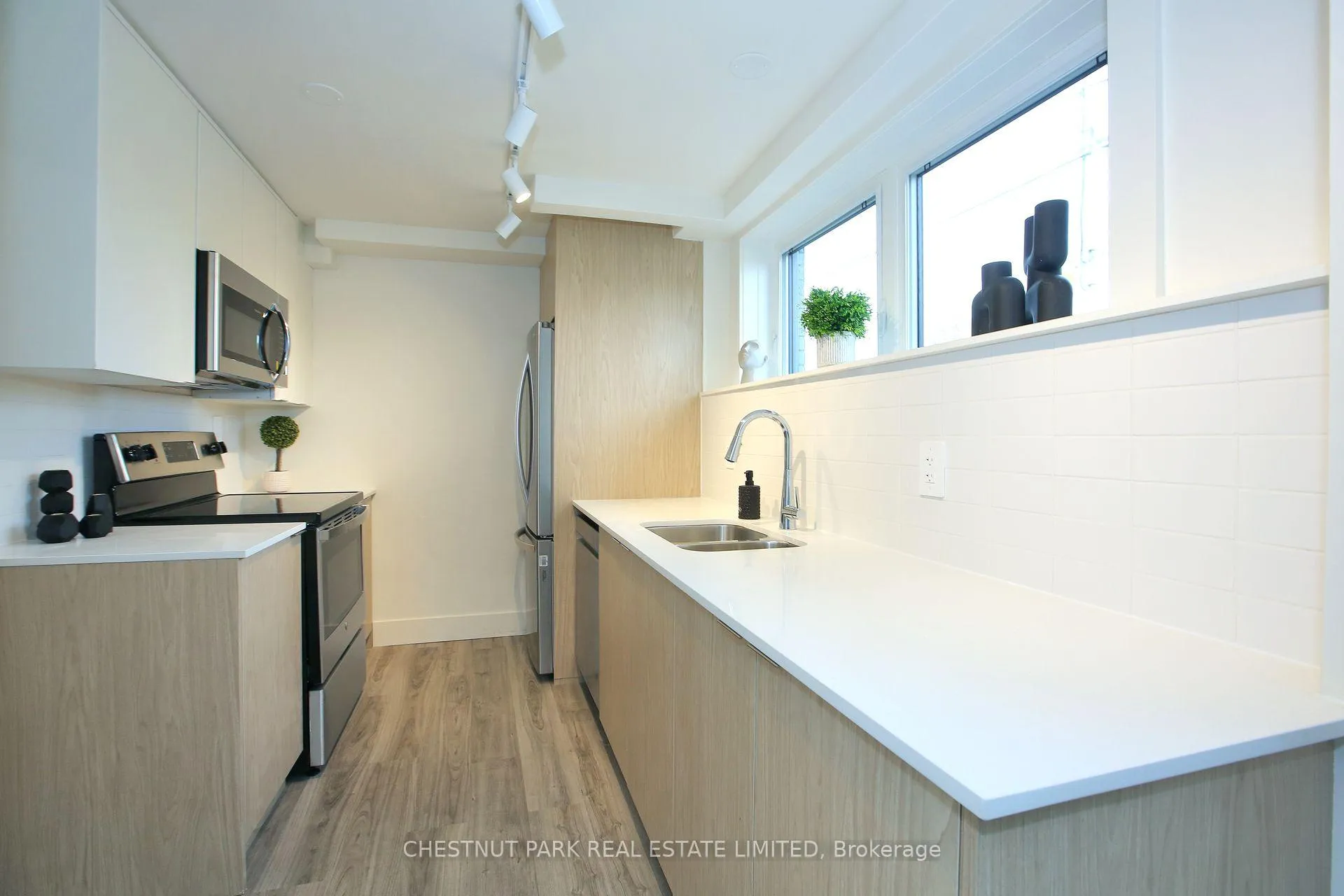 Photo 4 of Unit 1, 1450 Avenue Road, Toronto, Bedford Park-Nortown — HOMEH