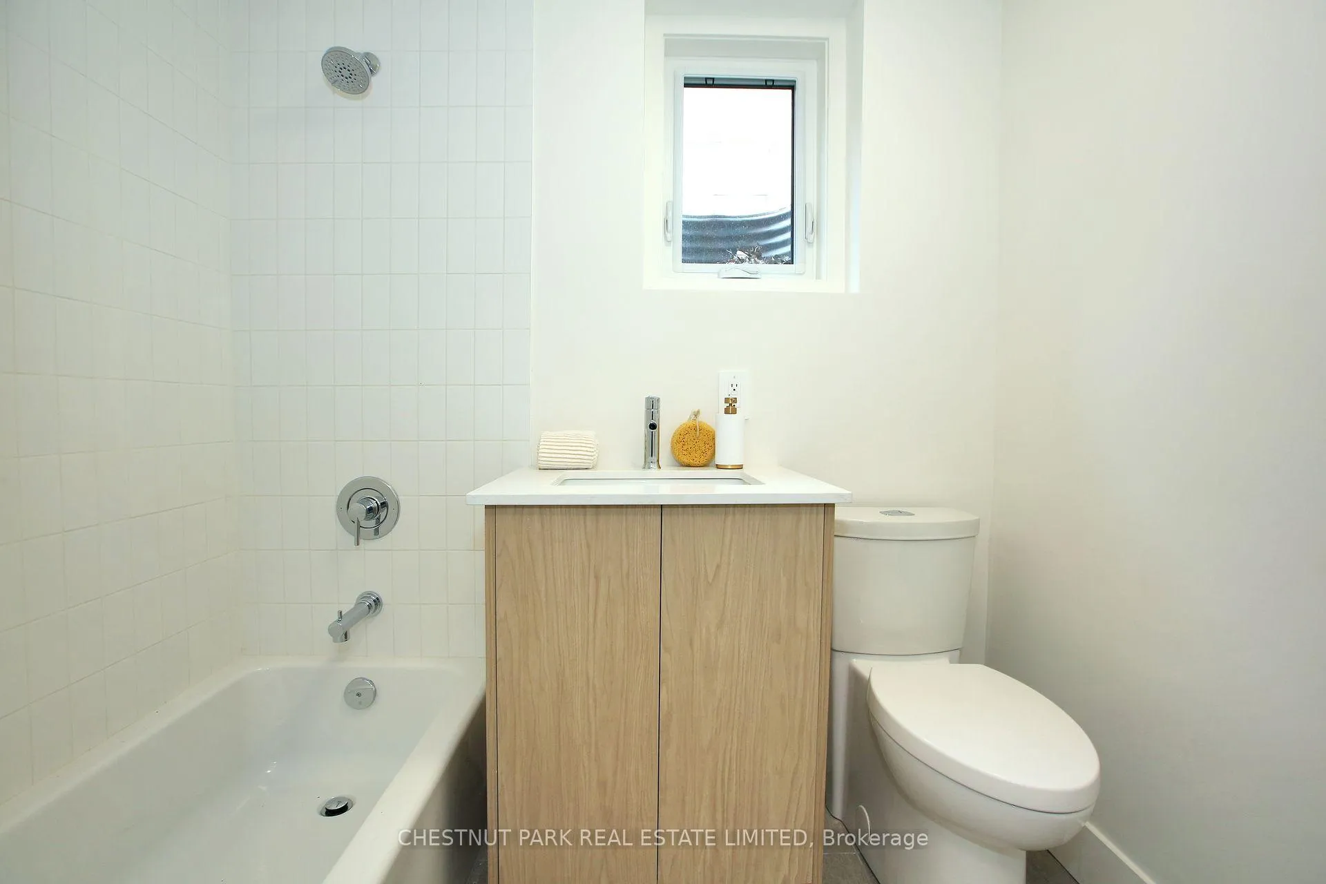 Photo 6 of Unit 1, 1450 Avenue Road, Toronto, Bedford Park-Nortown — HOMEH