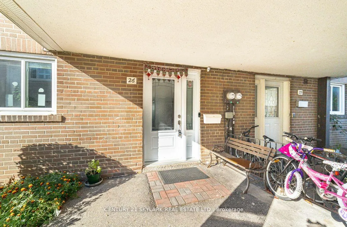 Photo 2 of Unit 26, 435 Silverstone Drive, Etobicoke, West Humber-Clairville — HOMEH