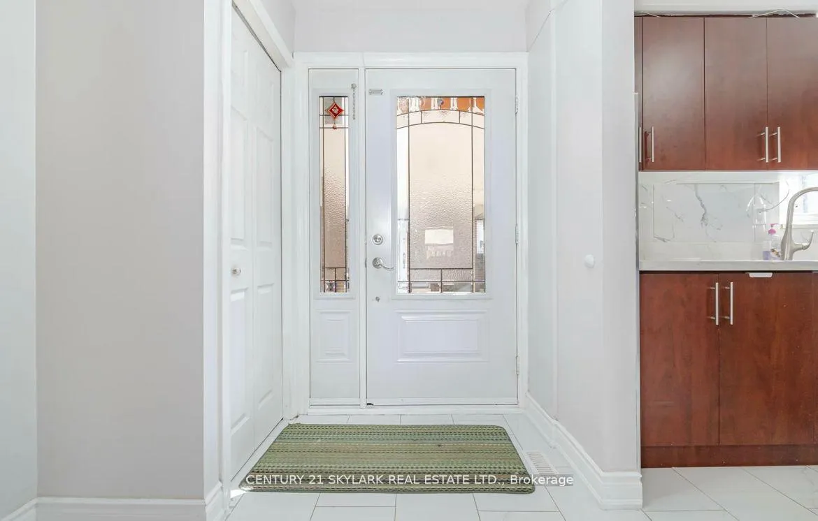 Photo 3 of Unit 26, 435 Silverstone Drive, Etobicoke, West Humber-Clairville — HOMEH