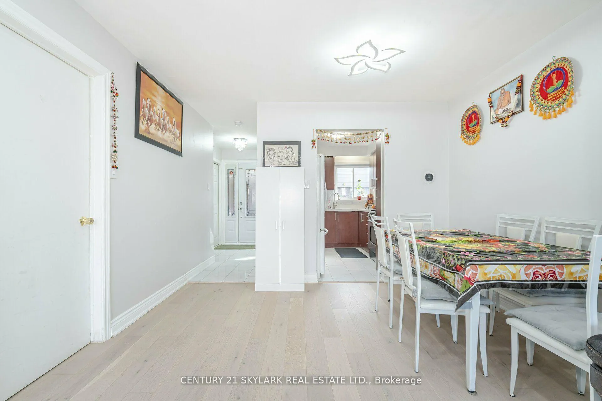 Photo 4 of Unit 26, 435 Silverstone Drive, Etobicoke, West Humber-Clairville — HOMEH