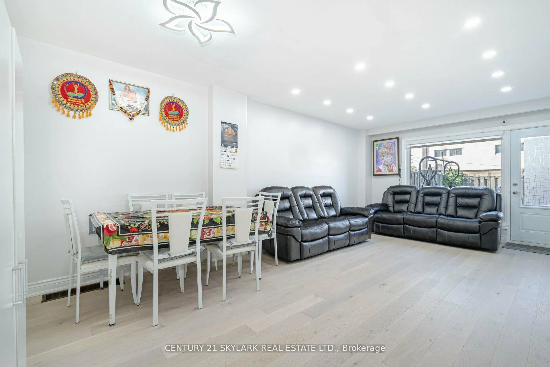 Photo 6 of Unit 26, 435 Silverstone Drive, Etobicoke, West Humber-Clairville — HOMEH