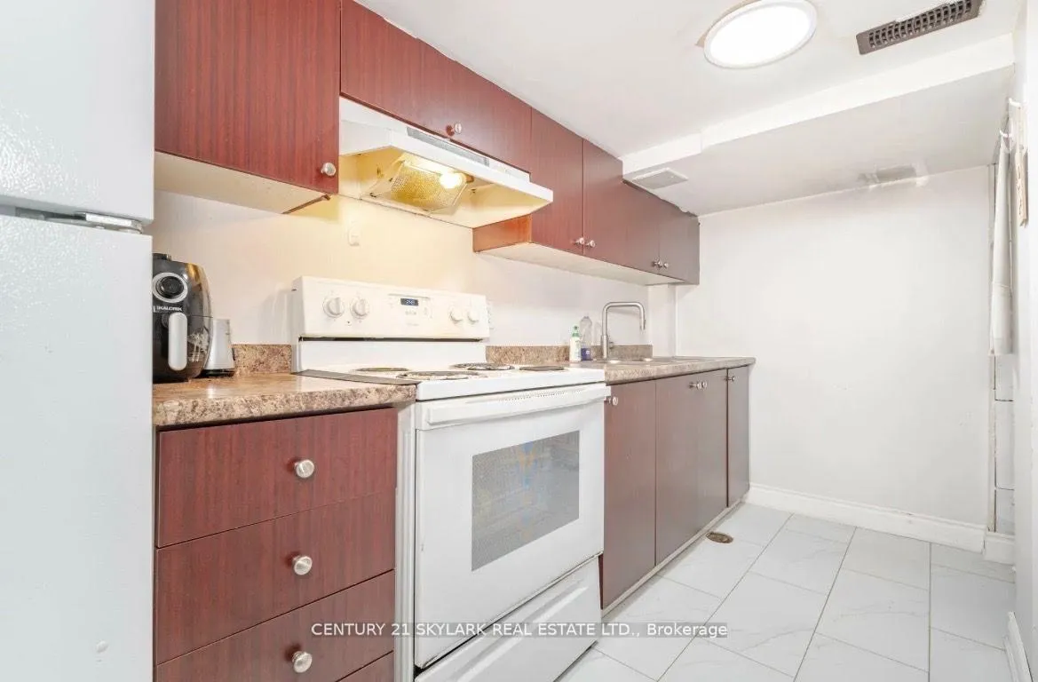 Photo 15 of Unit 26, 435 Silverstone Drive, Etobicoke, West Humber-Clairville — HOMEH