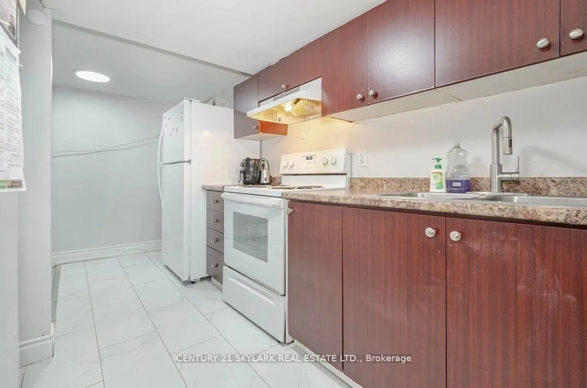 Photo 16 of Unit 26, 435 Silverstone Drive, Etobicoke, West Humber-Clairville — HOMEH