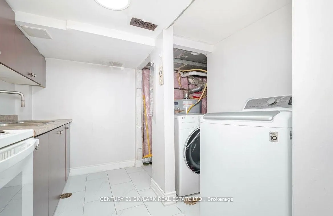 Photo 18 of Unit 26, 435 Silverstone Drive, Etobicoke, West Humber-Clairville — HOMEH