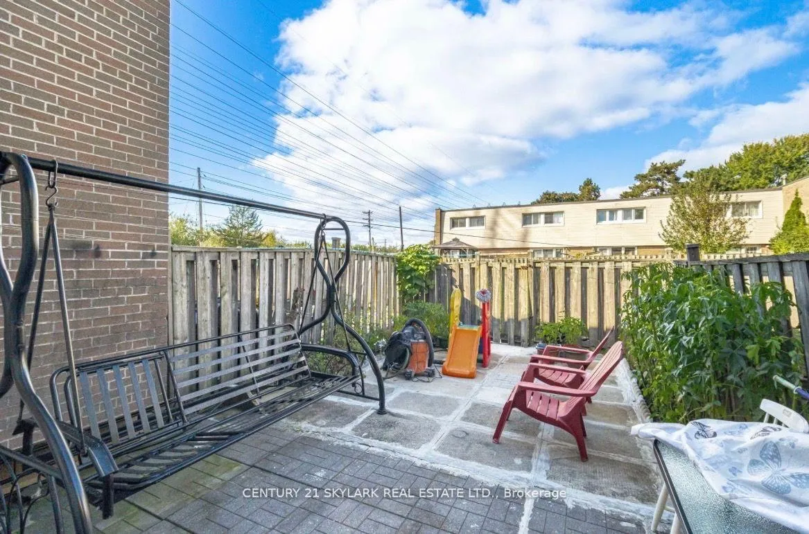Photo 21 of Unit 26, 435 Silverstone Drive, Etobicoke, West Humber-Clairville — HOMEH