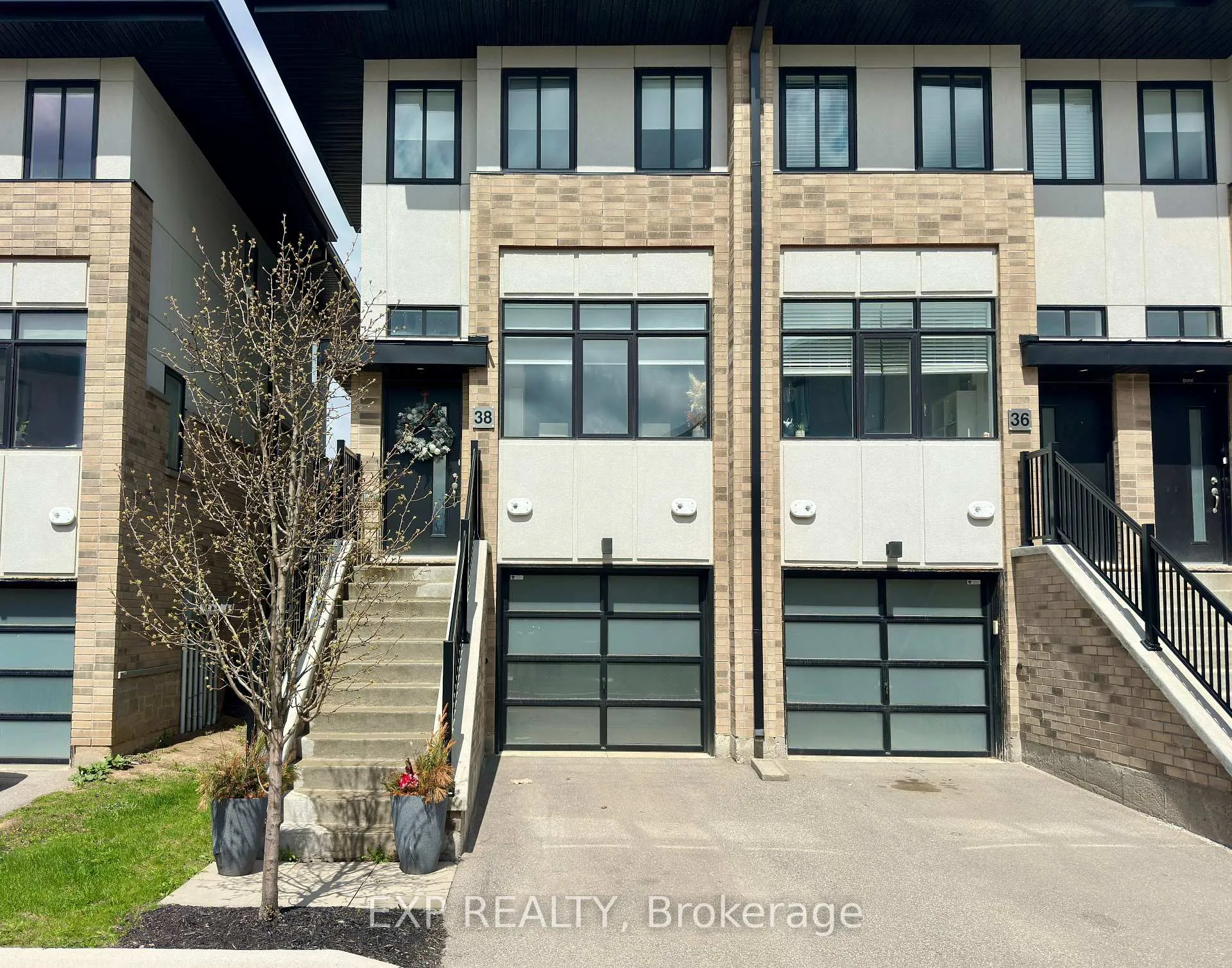 Photo 1 of Unit 52, 38 Markle Crescent, Hamilton, Ancaster — HOMEH