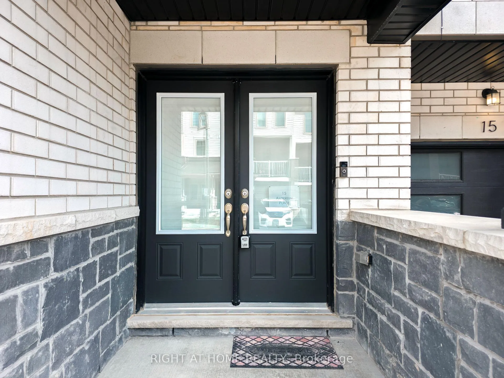 Photo 3 of 15 Ambereen Place, Clarington, Bowmanville — HOMEH