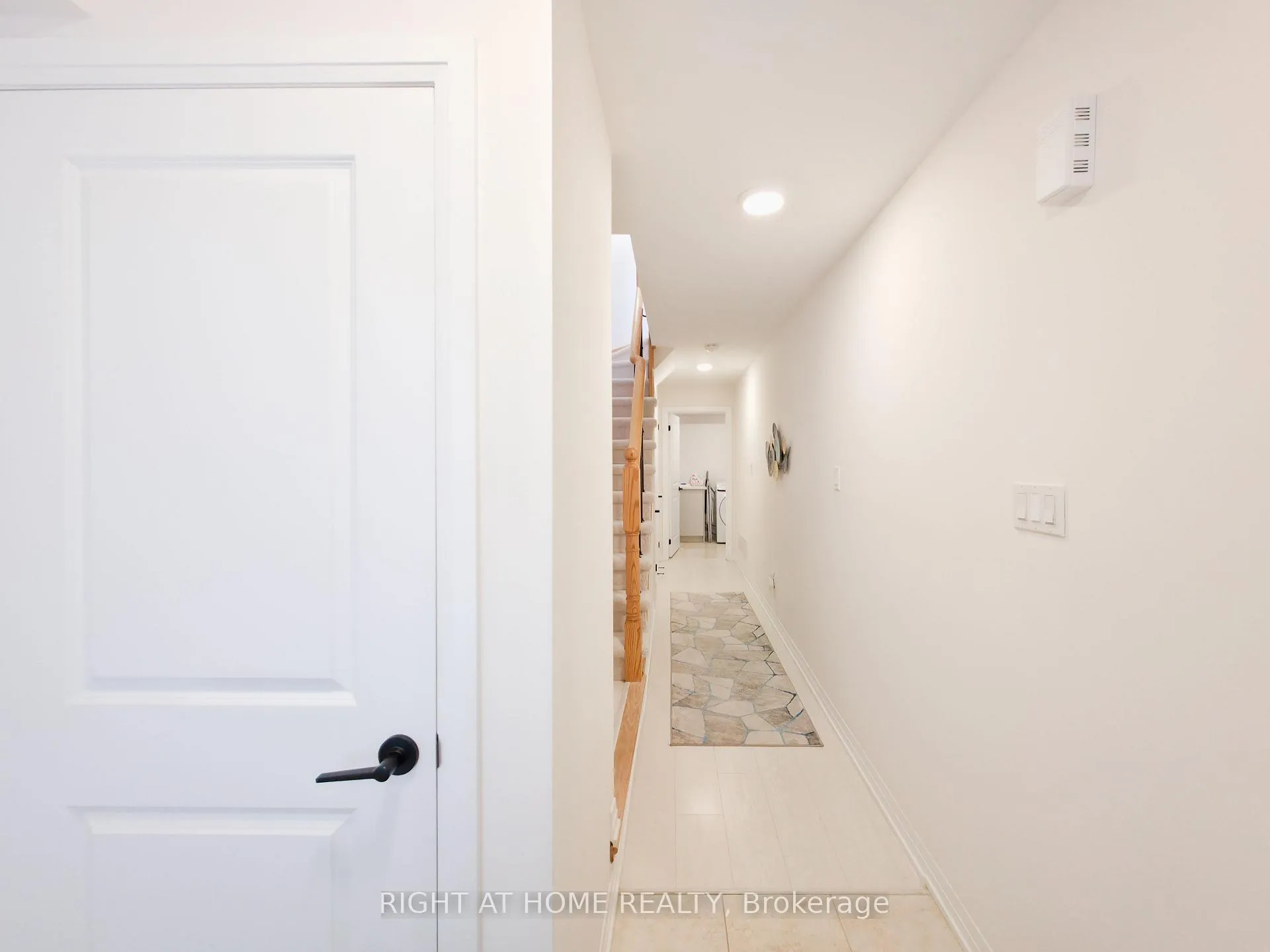 Photo 4 of 15 Ambereen Place, Clarington, Bowmanville — HOMEH