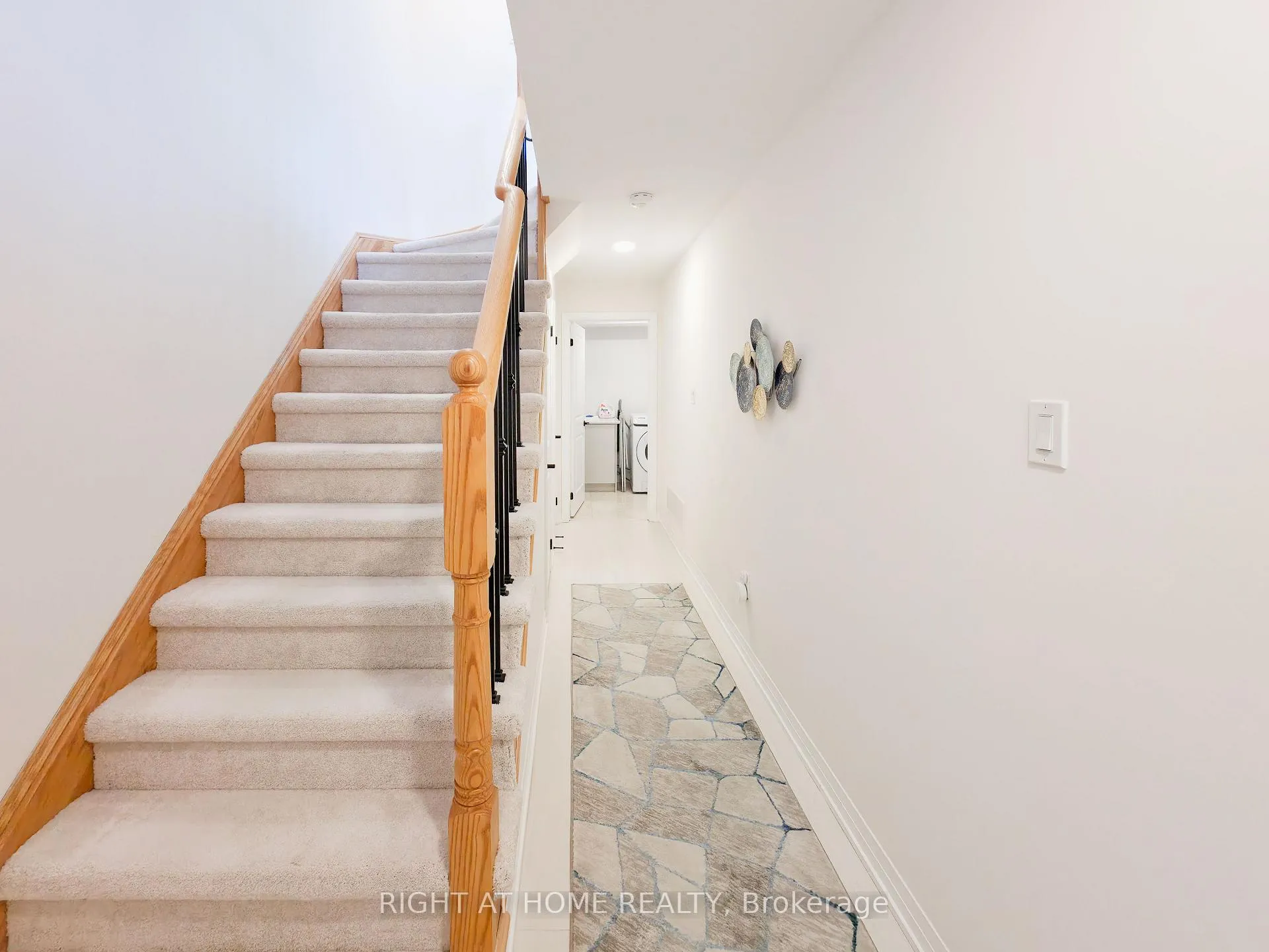 Photo 5 of 15 Ambereen Place, Clarington, Bowmanville — HOMEH