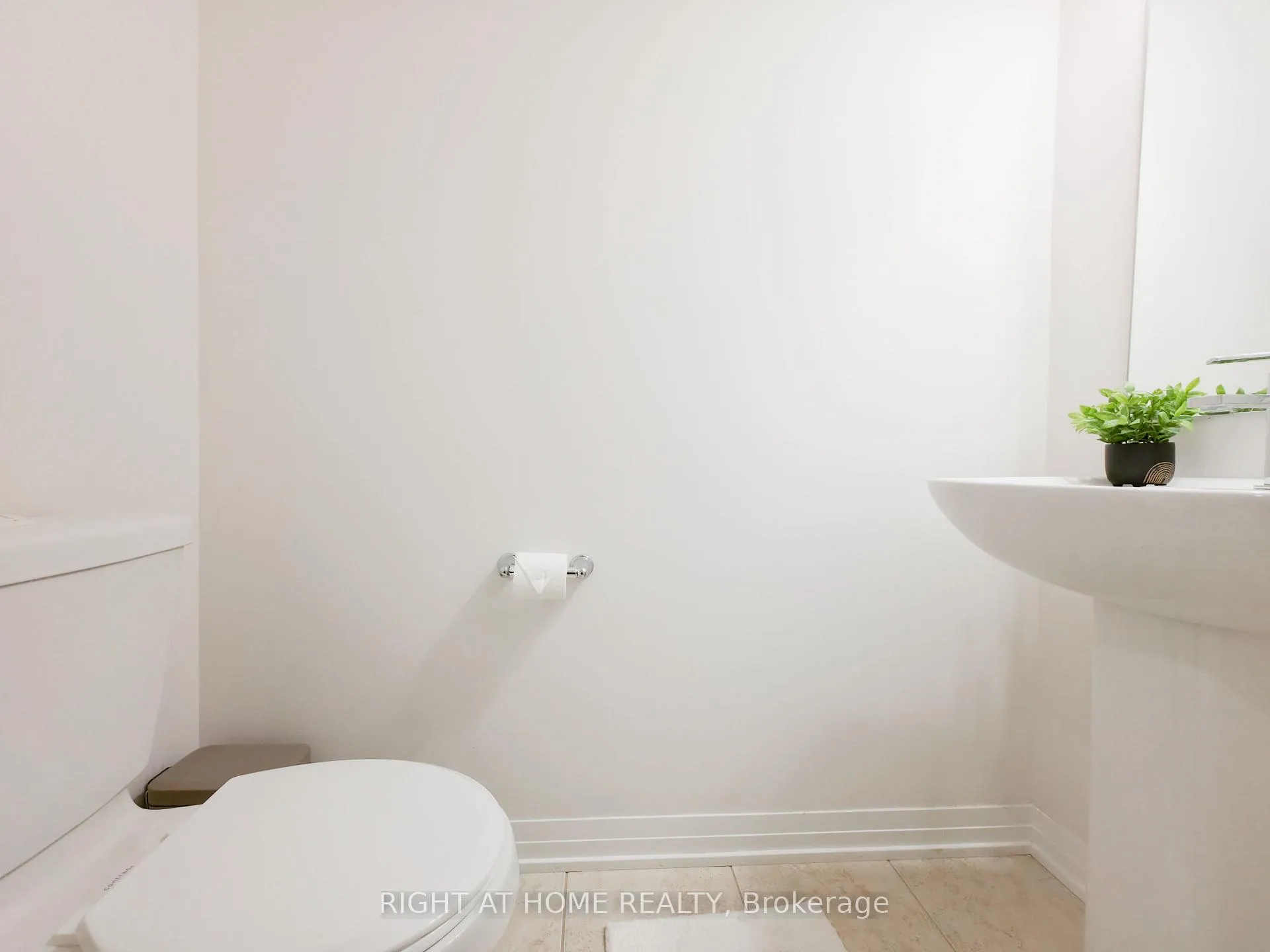 Photo 6 of 15 Ambereen Place, Clarington, Bowmanville — HOMEH