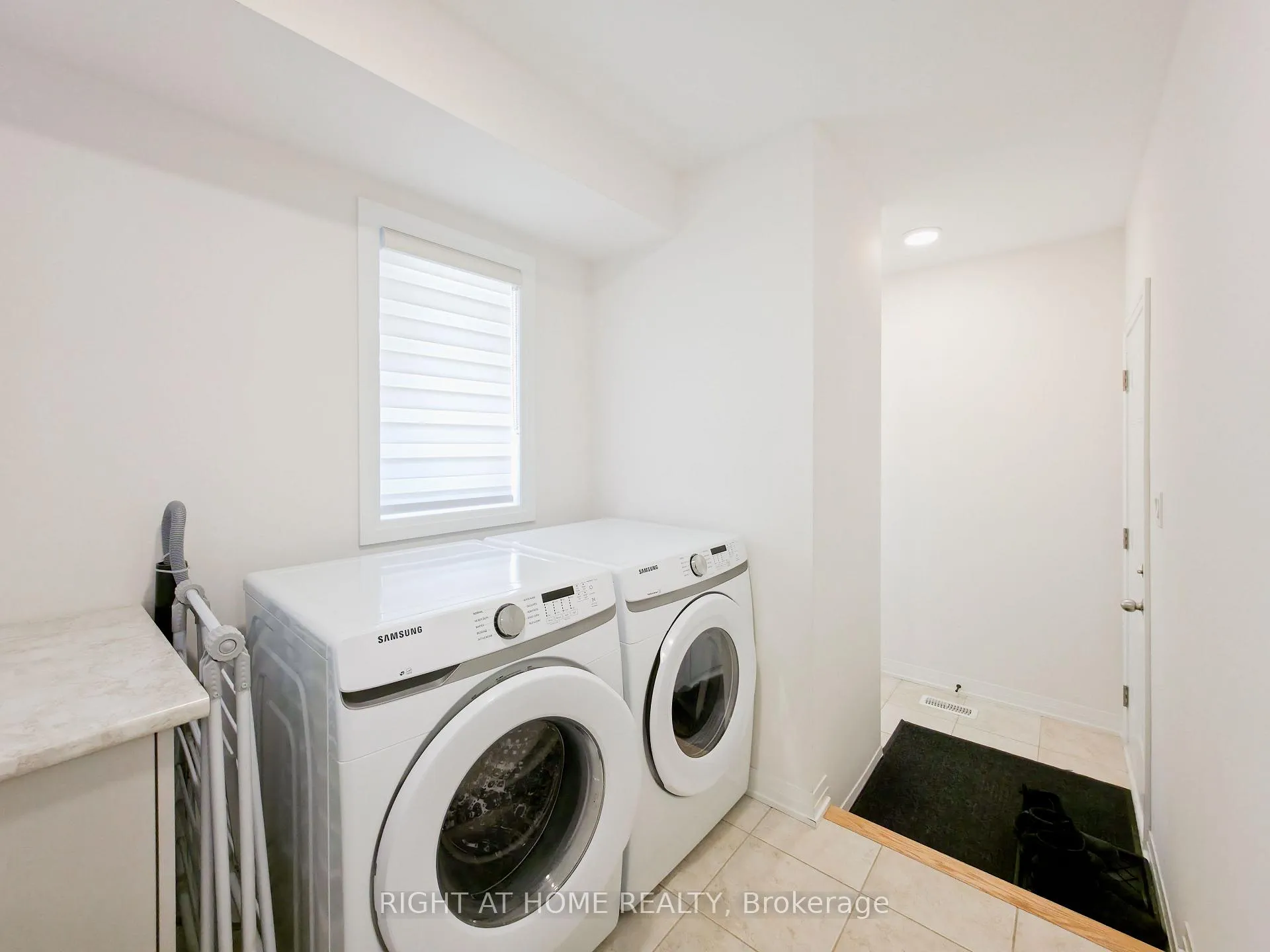 Photo 7 of 15 Ambereen Place, Clarington, Bowmanville — HOMEH