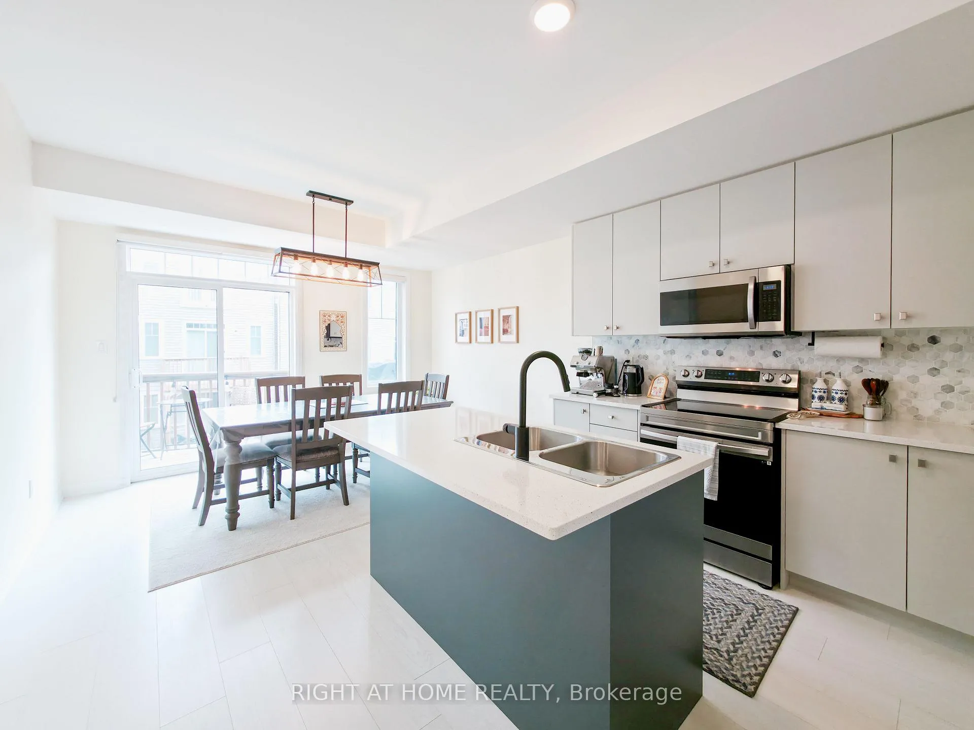 Photo 9 of 15 Ambereen Place, Clarington, Bowmanville — HOMEH