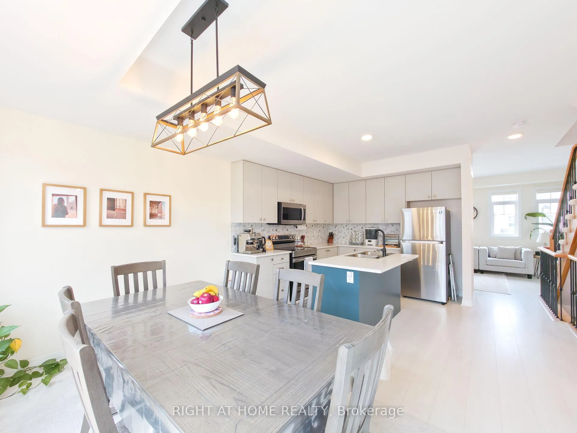 Photo 11 of 15 Ambereen Place, Clarington, Bowmanville — HOMEH