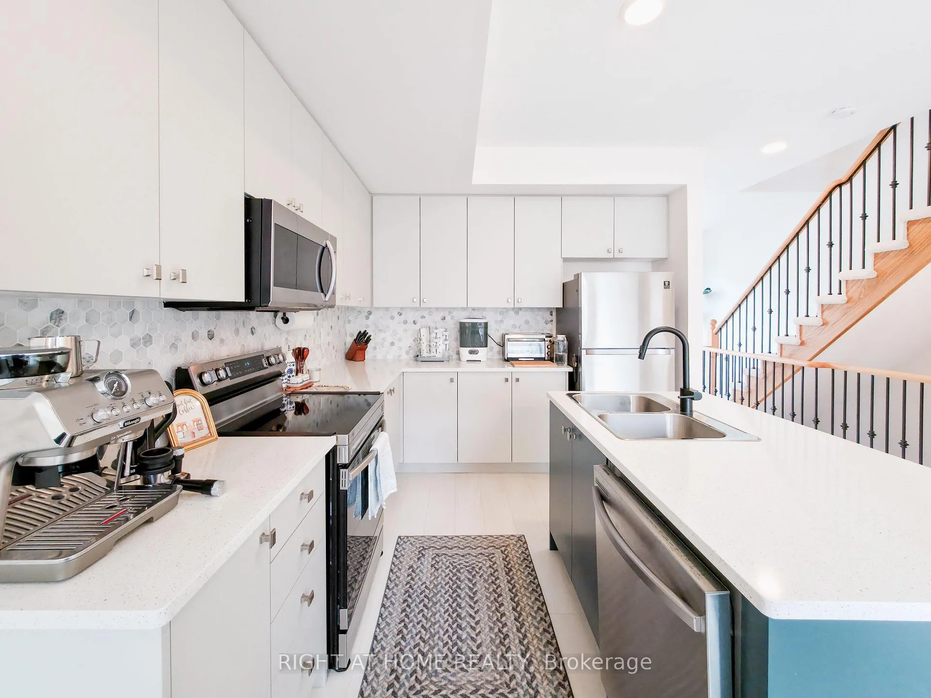 Photo 13 of 15 Ambereen Place, Clarington, Bowmanville — HOMEH