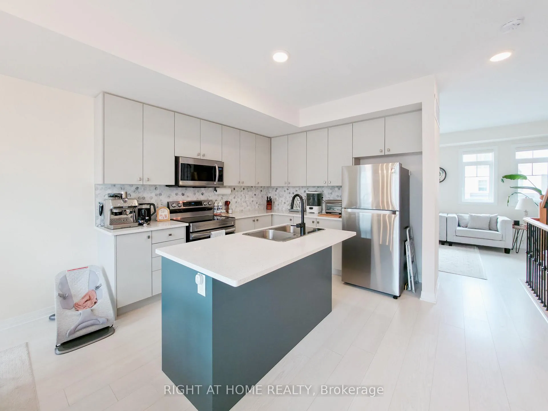 Photo 14 of 15 Ambereen Place, Clarington, Bowmanville — HOMEH