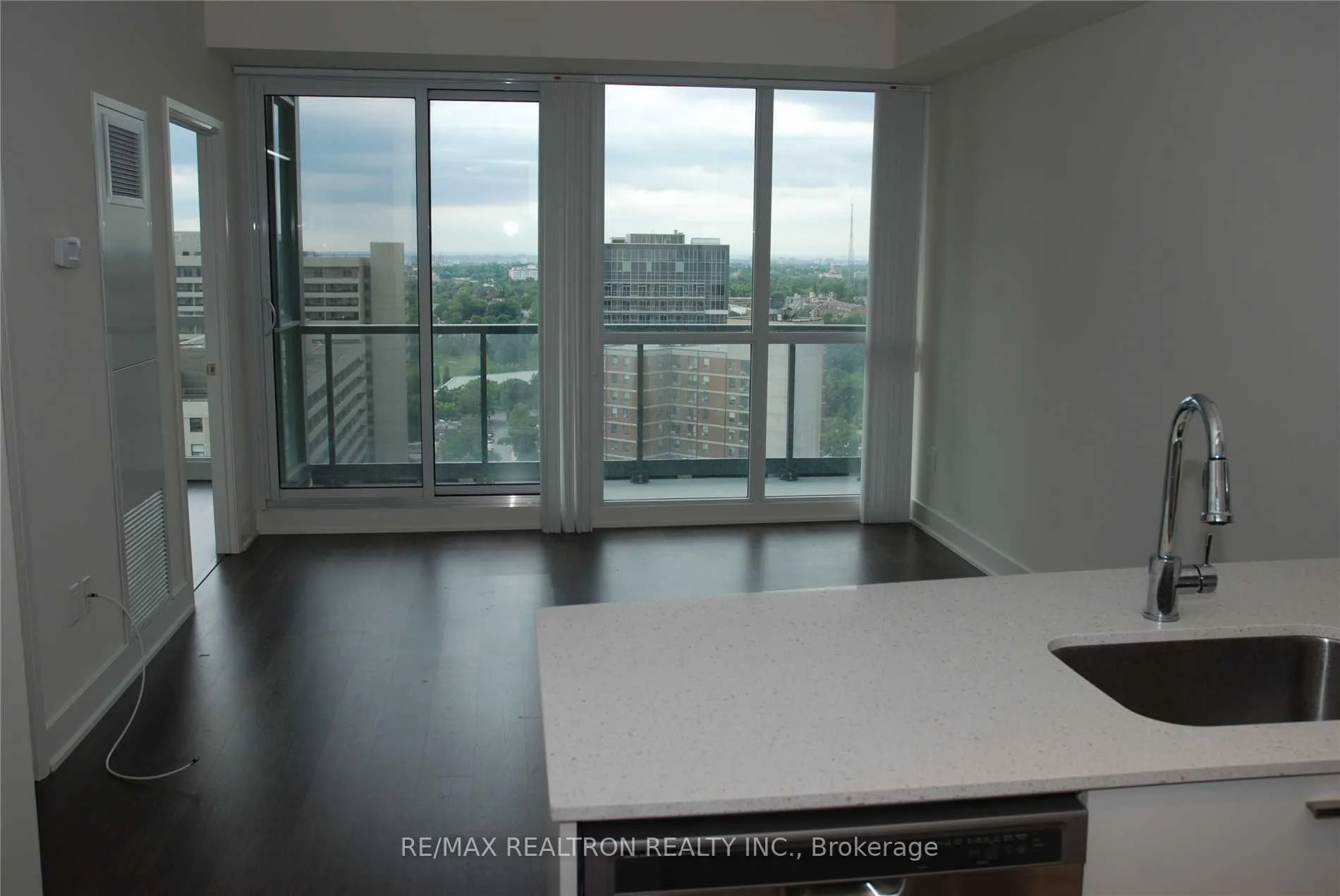 Photo 2 of Unit 2303, 30 Roehampton Avenue, Toronto, Mount Pleasant West — HOMEH