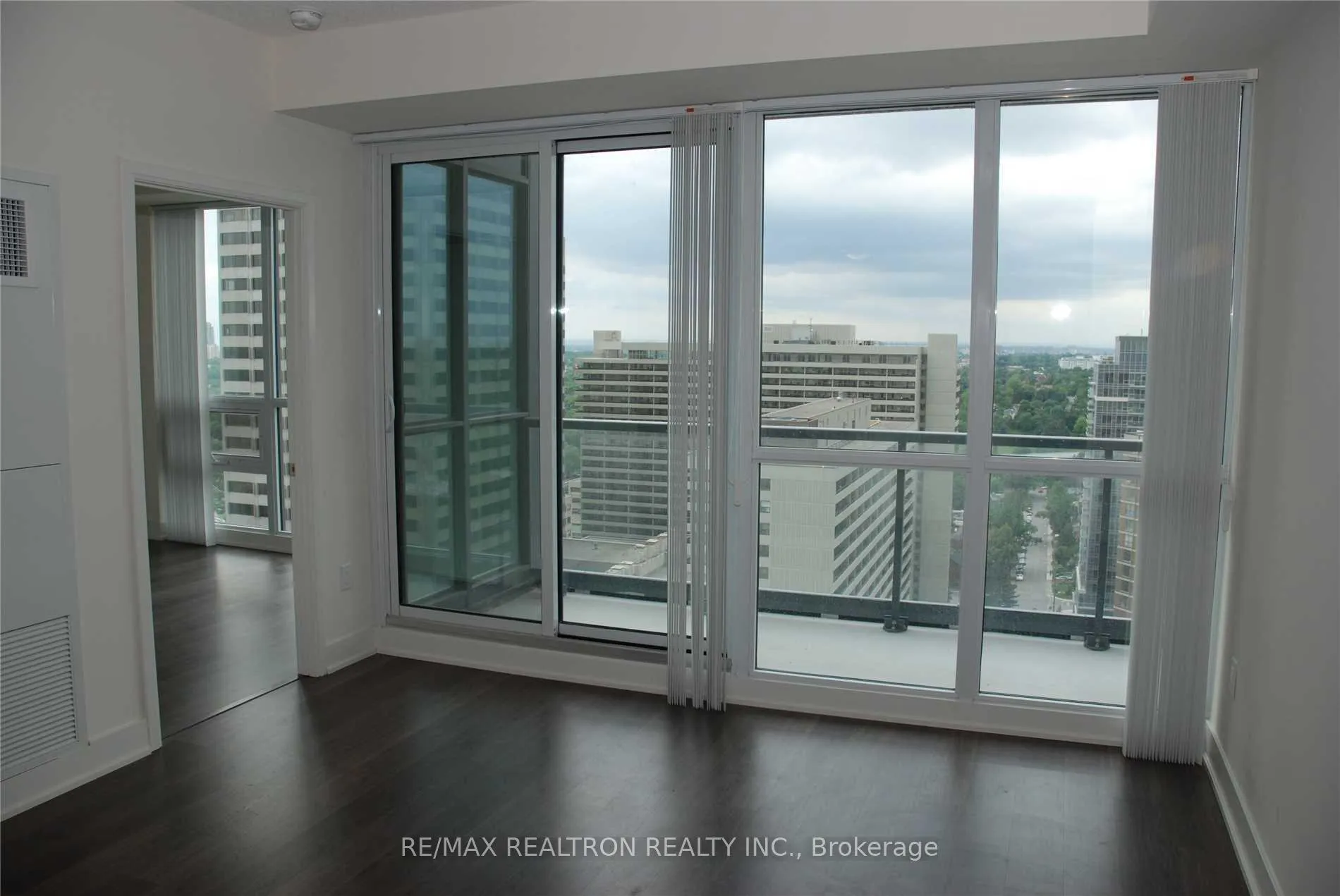 Photo 4 of Unit 2303, 30 Roehampton Avenue, Toronto, Mount Pleasant West — HOMEH