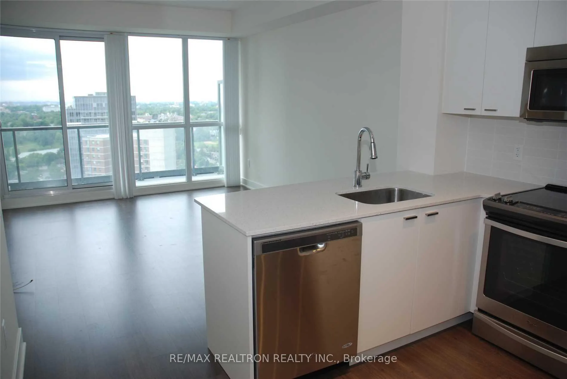 Photo 5 of Unit 2303, 30 Roehampton Avenue, Toronto, Mount Pleasant West — HOMEH