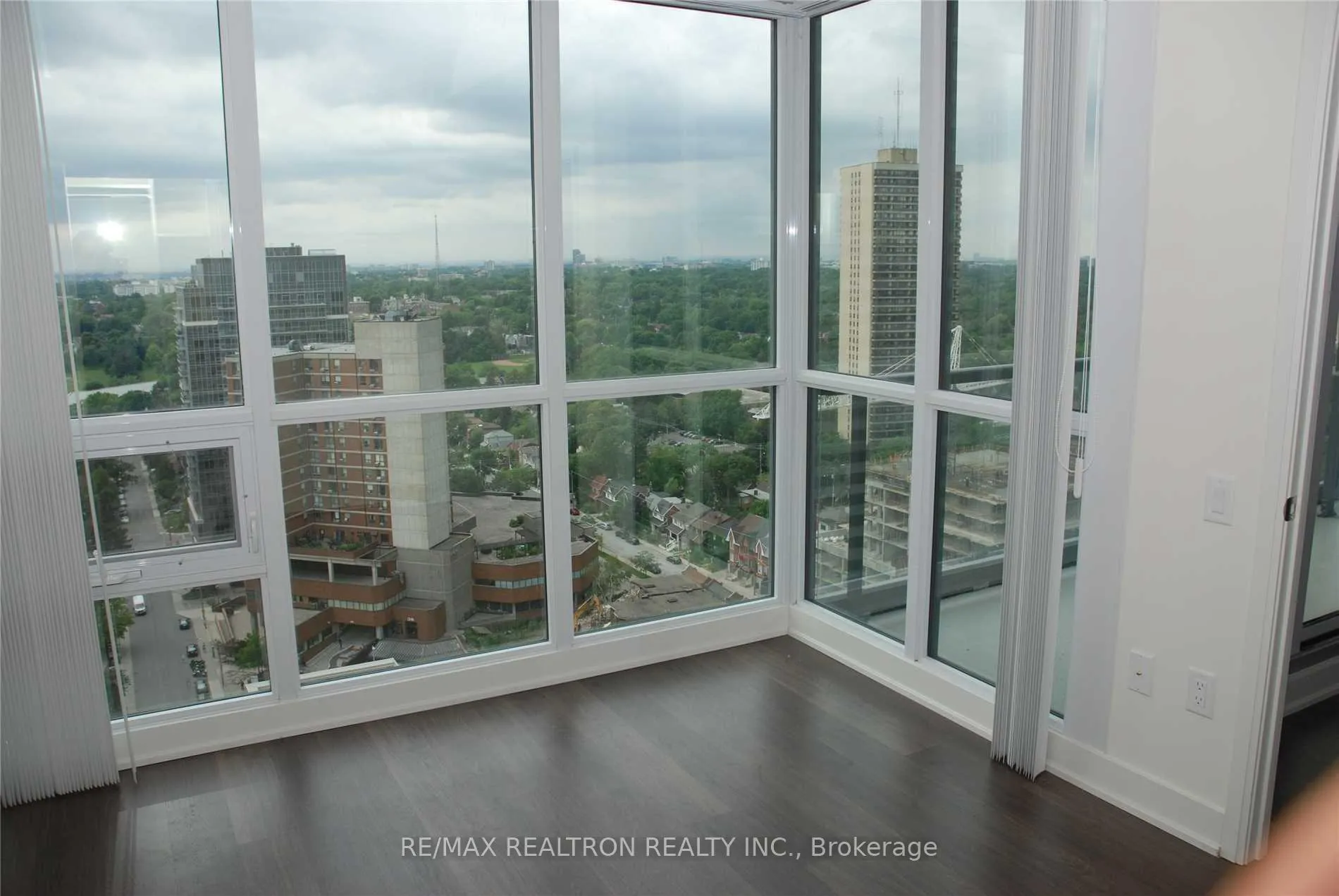 Photo 9 of Unit 2303, 30 Roehampton Avenue, Toronto, Mount Pleasant West — HOMEH