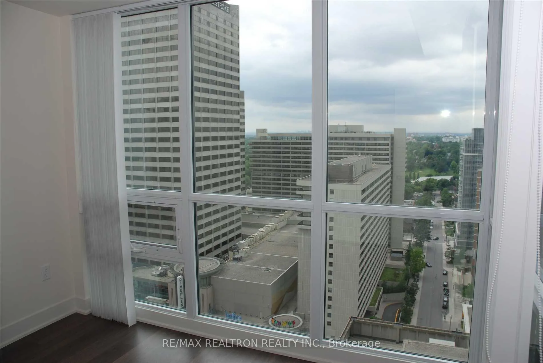 Photo 10 of Unit 2303, 30 Roehampton Avenue, Toronto, Mount Pleasant West — HOMEH