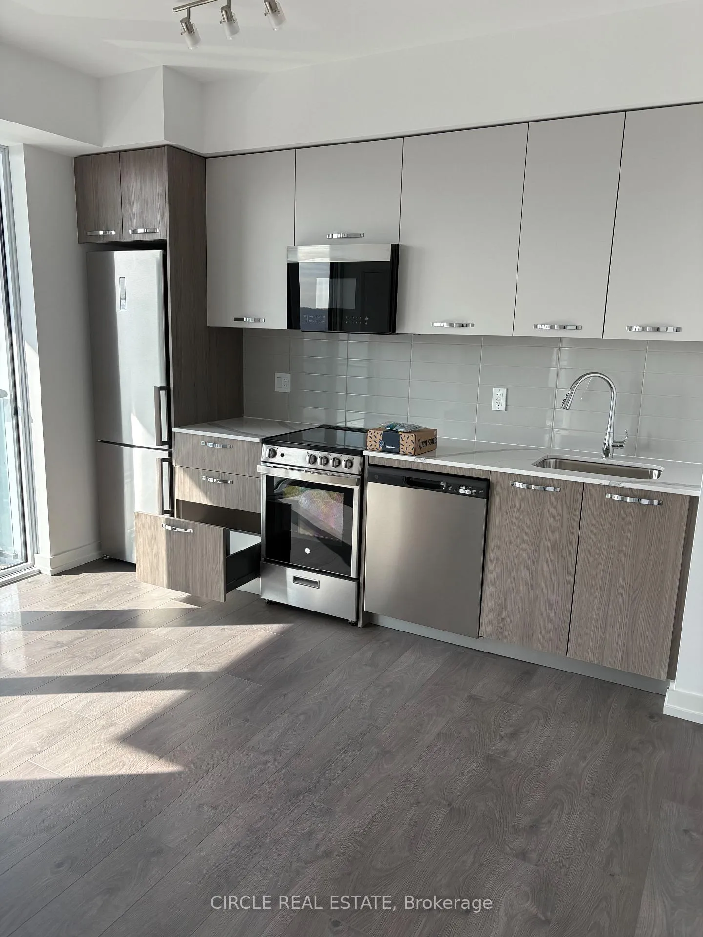 Photo 7 of Unit PH-2714, 75 James Street, Hamilton, Corktown — HOMEH