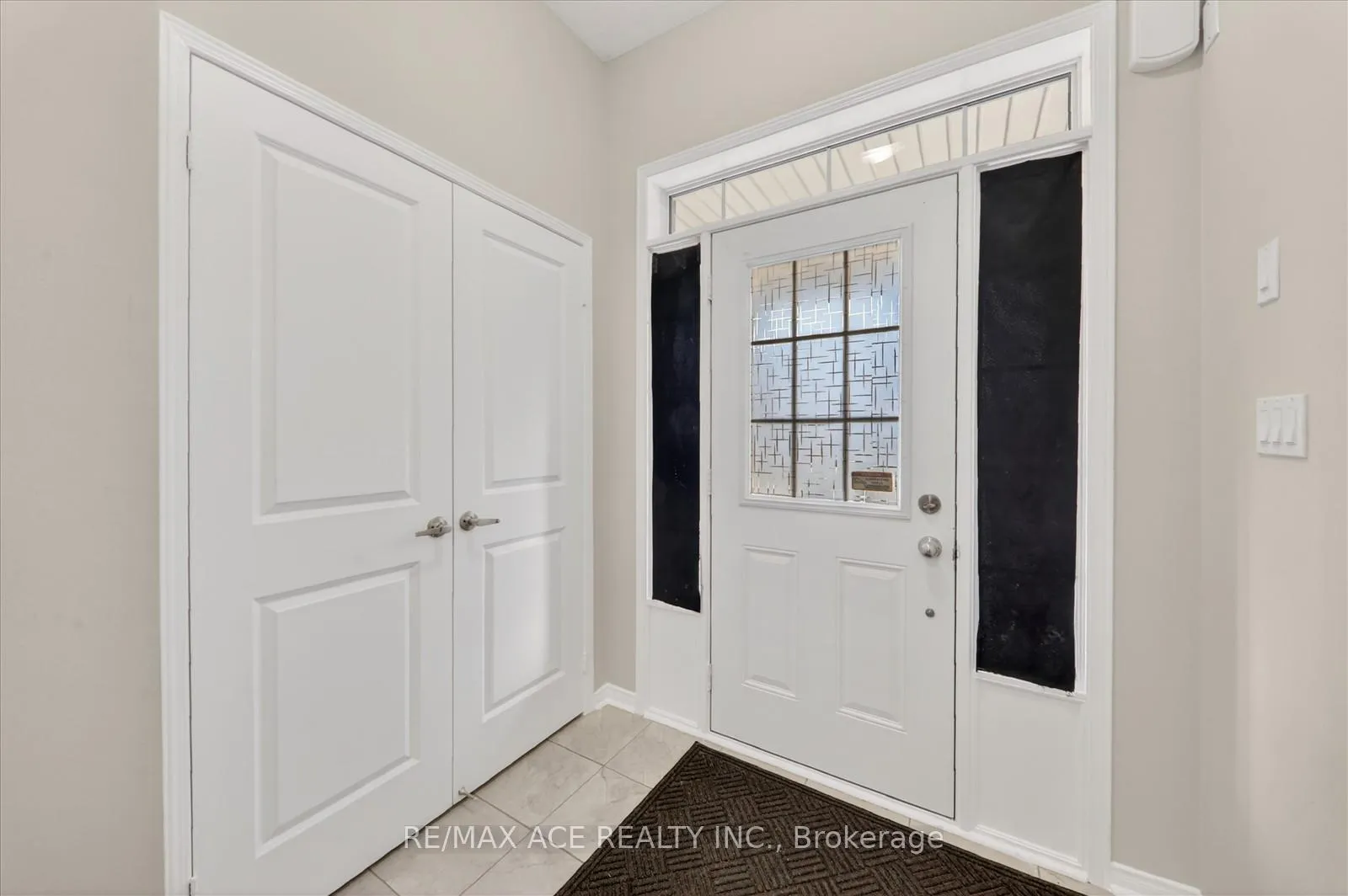 Photo 5 of 1034 Byron Street N, Whitby, Williamsburg — HOMEH