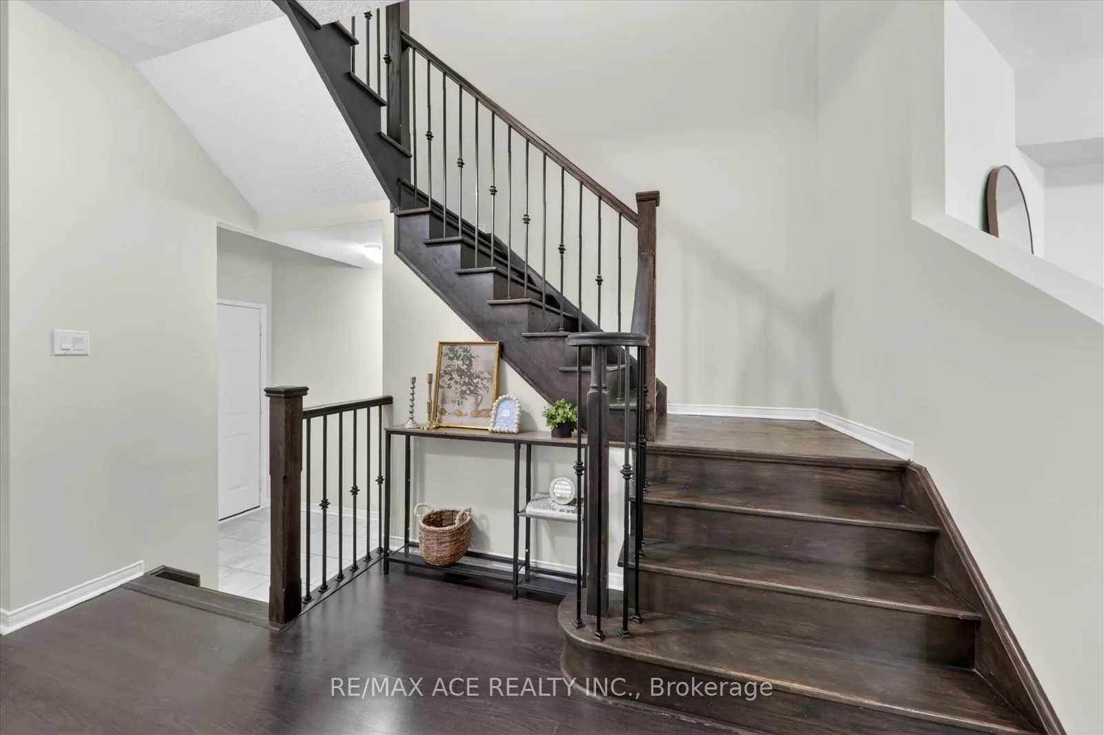 Photo 10 of 1034 Byron Street N, Whitby, Williamsburg — HOMEH