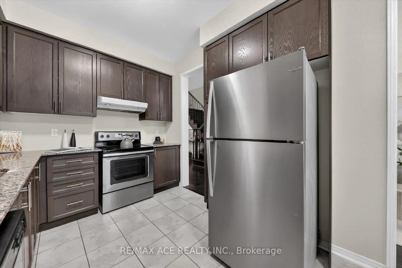 Photo 18 of 1034 Byron Street N, Whitby, Williamsburg — HOMEH