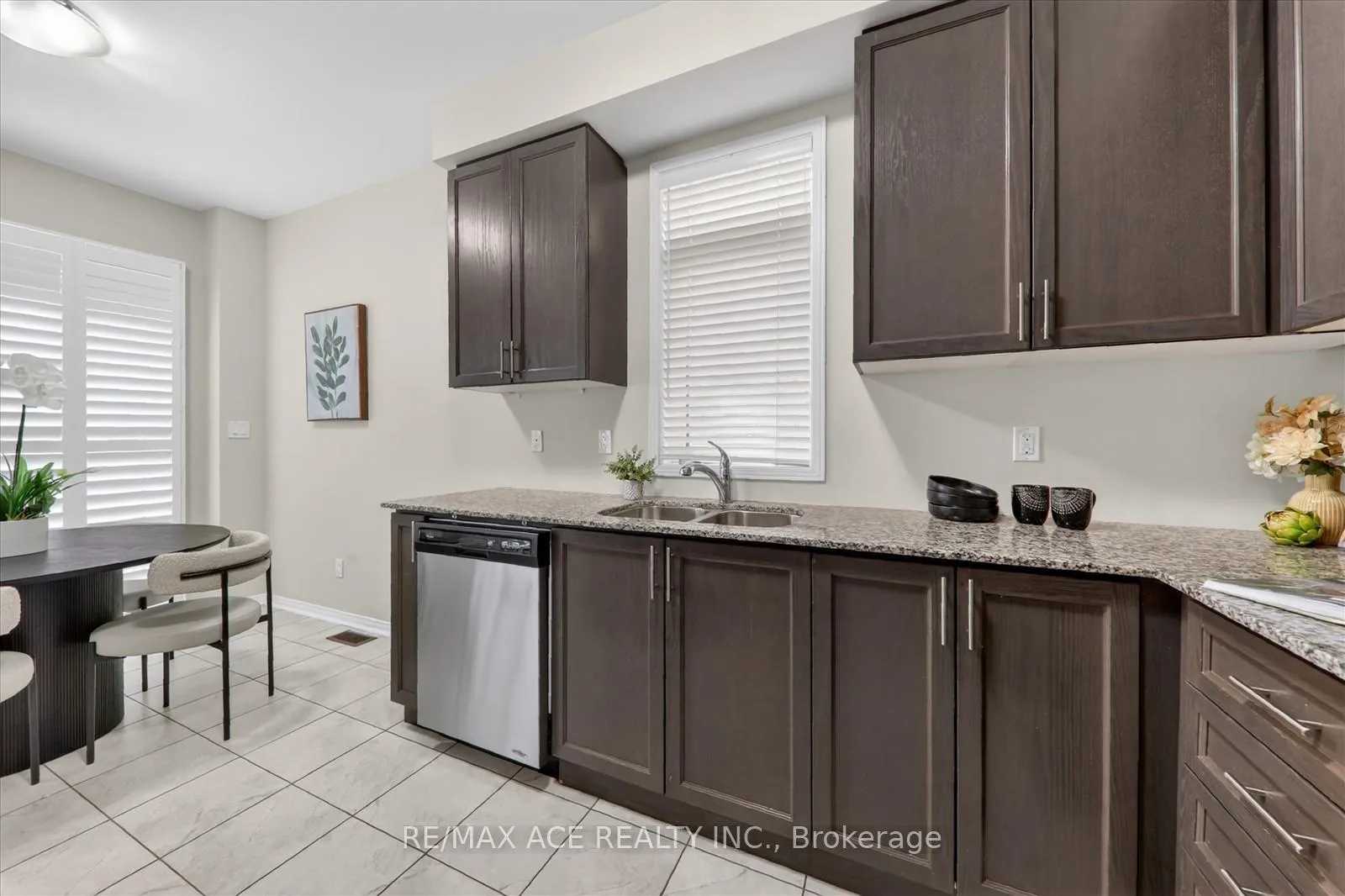 Photo 19 of 1034 Byron Street N, Whitby, Williamsburg — HOMEH