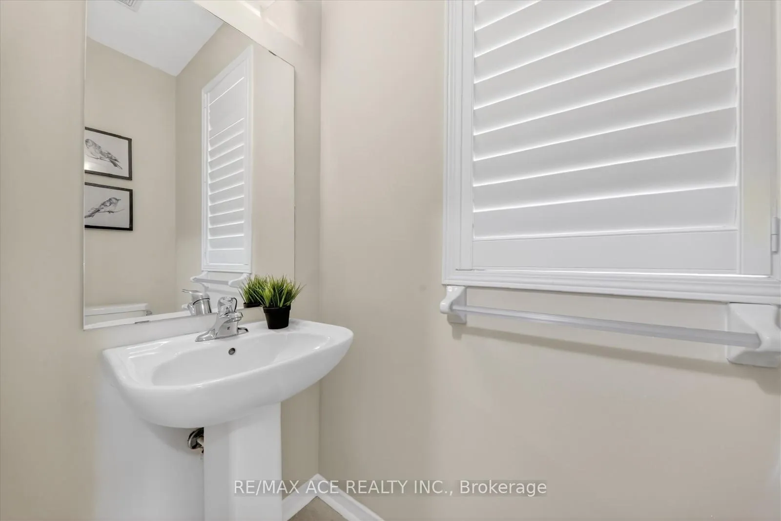 Photo 20 of 1034 Byron Street N, Whitby, Williamsburg — HOMEH