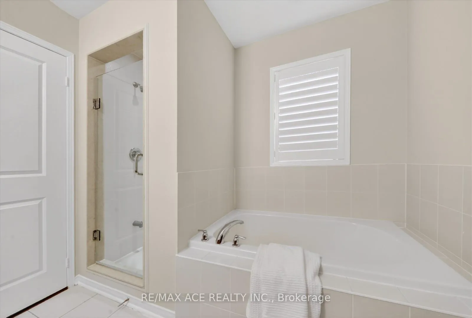 Photo 28 of 1034 Byron Street N, Whitby, Williamsburg — HOMEH