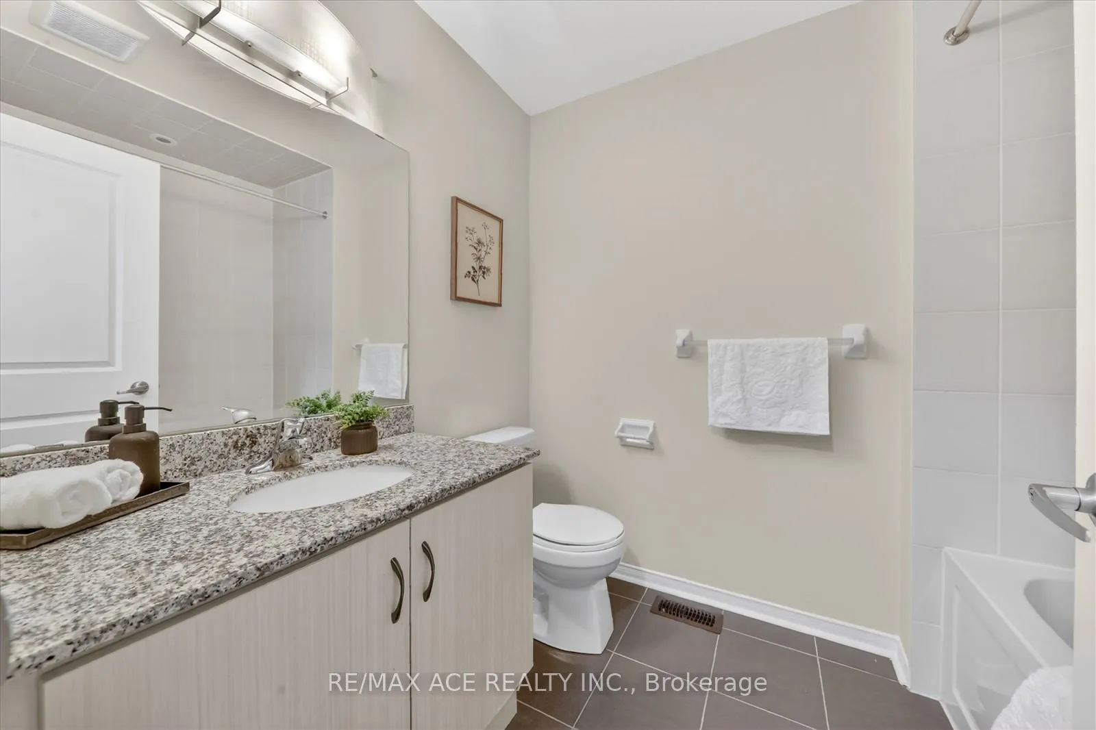 Photo 31 of 1034 Byron Street N, Whitby, Williamsburg — HOMEH