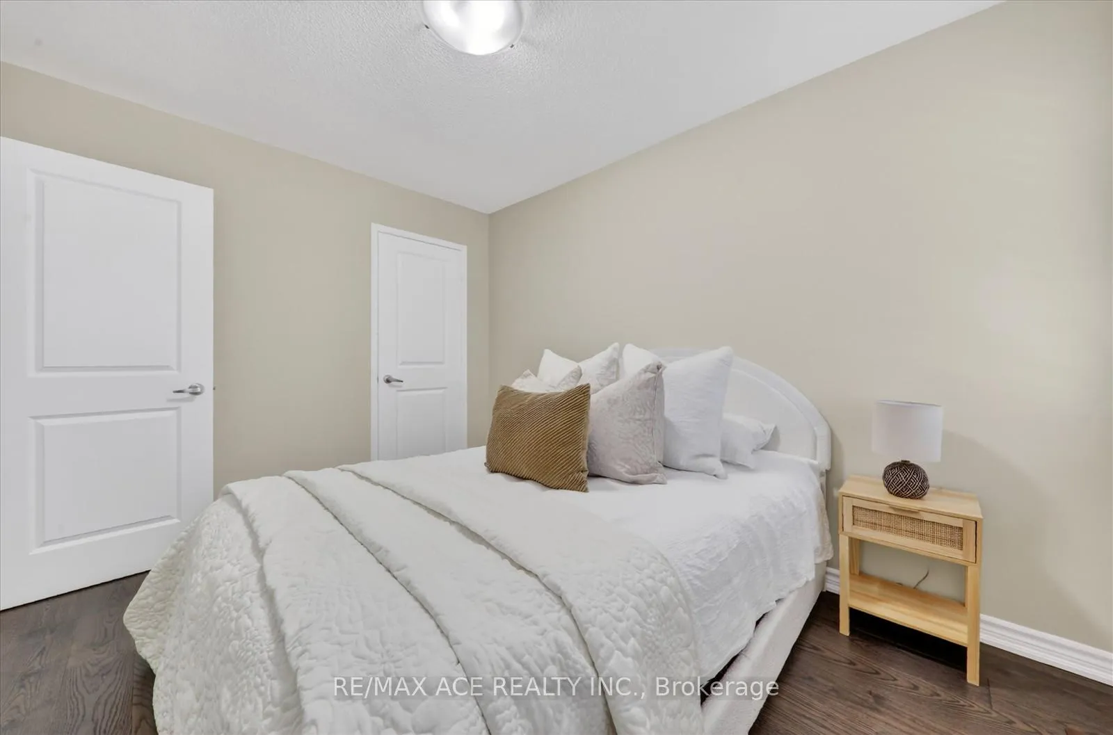 Photo 33 of 1034 Byron Street N, Whitby, Williamsburg — HOMEH