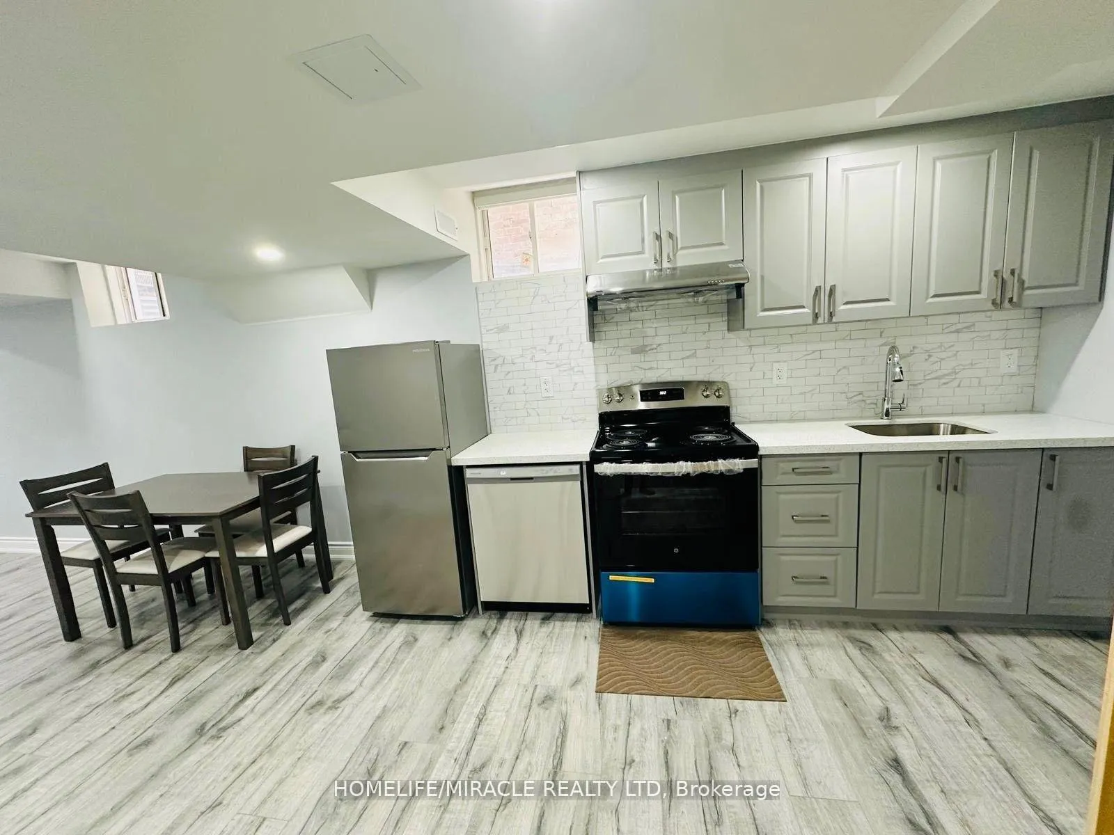 Photo 2 of 41 Antibes Drive, Brampton, Credit Valley — HOMEH