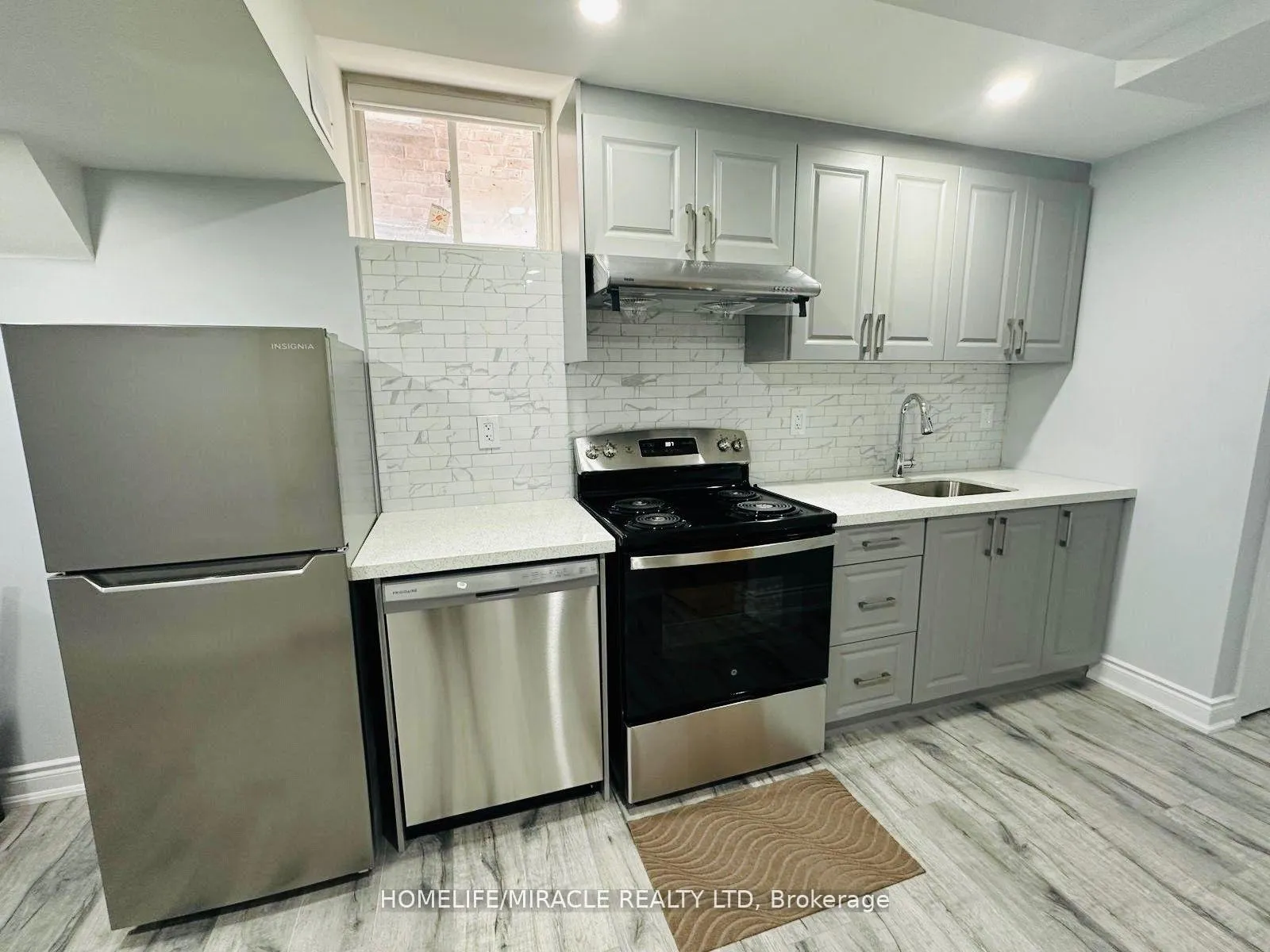 Photo 3 of 41 Antibes Drive, Brampton, Credit Valley — HOMEH