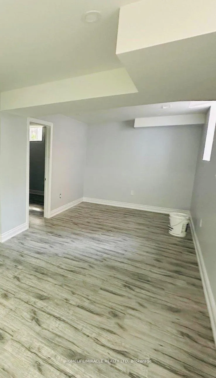 Photo 4 of 41 Antibes Drive, Brampton, Credit Valley — HOMEH